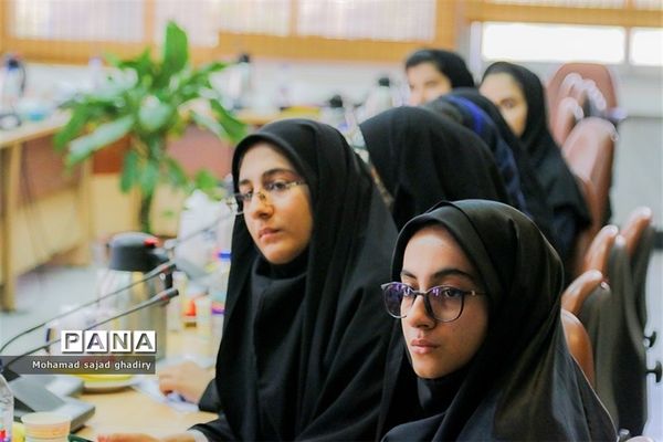 دومین نشست شورا ها و مجلس دانش آموزی شهر تهران