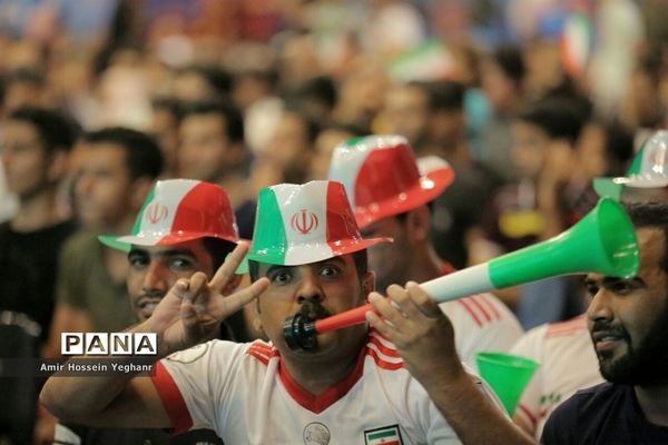 تماشای بازی ایران و اسپانیا در جزیره کیش