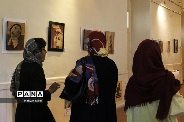 نمایشگاه آثار هنری با عنوان «هویت» در حمایت از قربانیان اسیدپاشی در تبریز