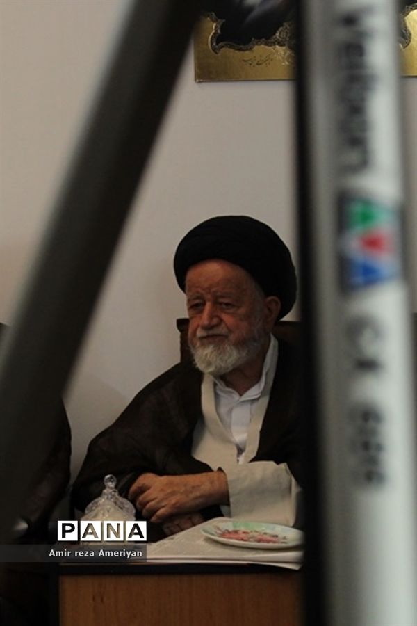 نشست صمیمی جانبازان شیمیایی با نماینده ولی فقیه در استان سمنان