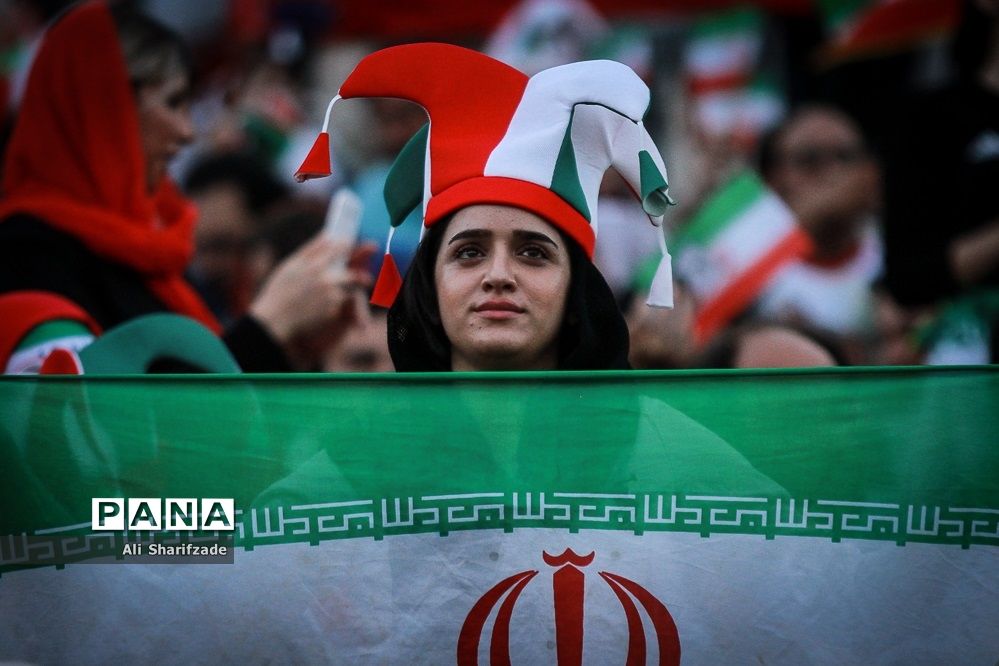 تماشای فوتبال ایران و پرتغال در ورزشگاه آزادی