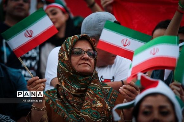 تماشای فوتبال ایران و پرتغال در ورزشگاه آزادی