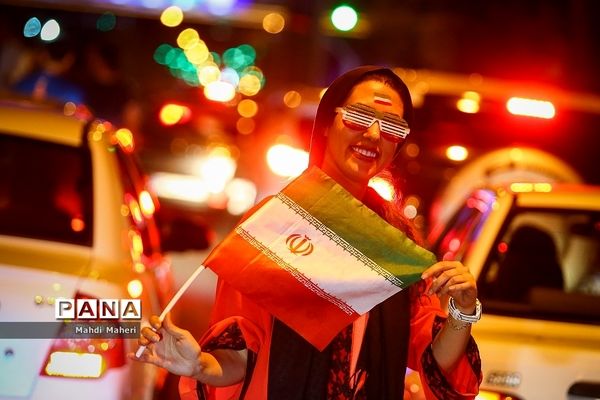 شادی مردم تهران پس از آخرین بازی ایران در جام جهانی