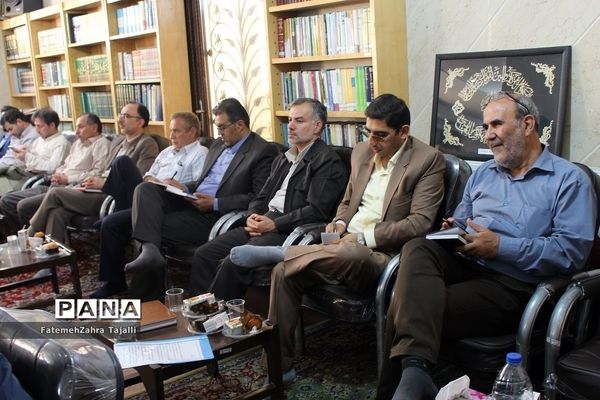دیدار مدیران استان با نماینده ولی فقیه در استان سمنان