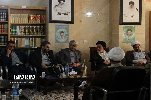 دیدار مدیران استان با نماینده ولی فقیه در استان سمنان