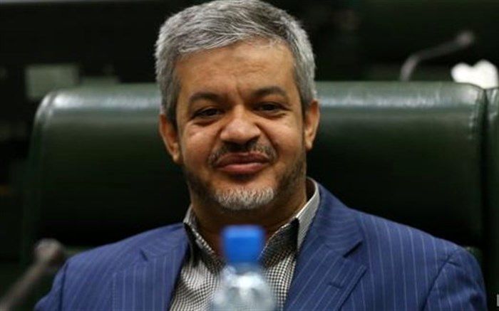 رحیمی، عضو هیات رئیسه مجلس: نیروی انتظامی، تجمع کنندگان را مقابل خود نبیند