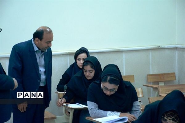 بازدید رییس سازمان مدیریت و برنامه ریزی  و مدیرکل آموزش و پرورش آذربایجان غربی از آزمون استخدامی دستگاه های اجرایی