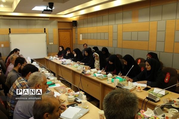 نشست خبری مدیرکل نوسازی، توسعه و تجهیز مدارس استان سمنان با اصحاب رسانه