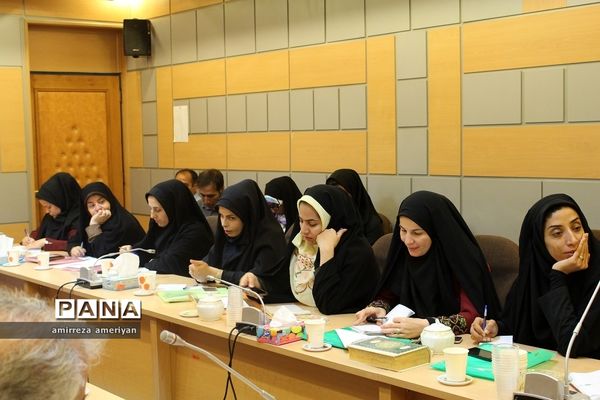 نشست خبری مدیرکل نوسازی، توسعه و تجهیز مدارس استان سمنان با اصحاب رسانه