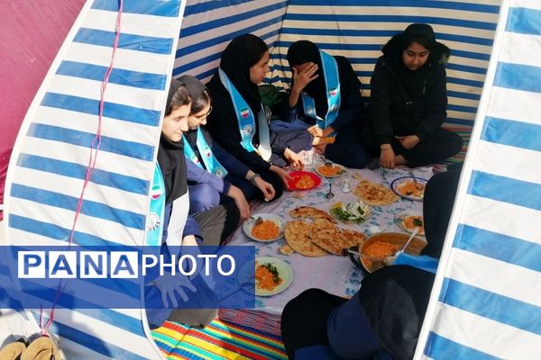 جشن انقلاب در دبیرستان حضرت فاطمه (س) و هنرستان عفاف، شهر تیتکانلو