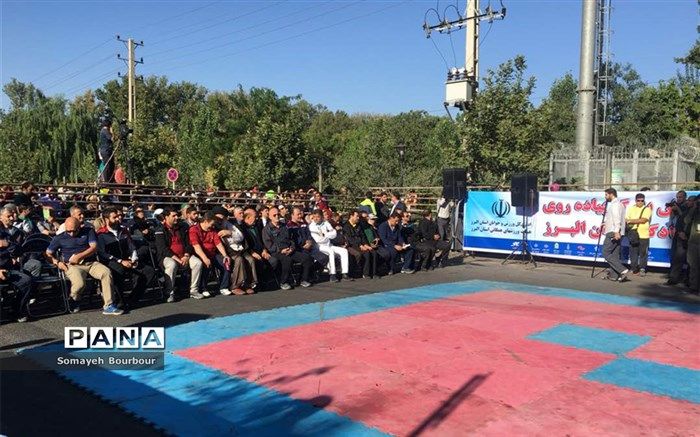 برگزاری ششمین همایش بزرگ پیاده روی خانوادگی البرز با شعار "پیش به سوی نشاط و تندرستی"