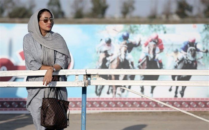 بهاره افشاری بیلبوردهای اهدایی شهرداری تهران را پس داد