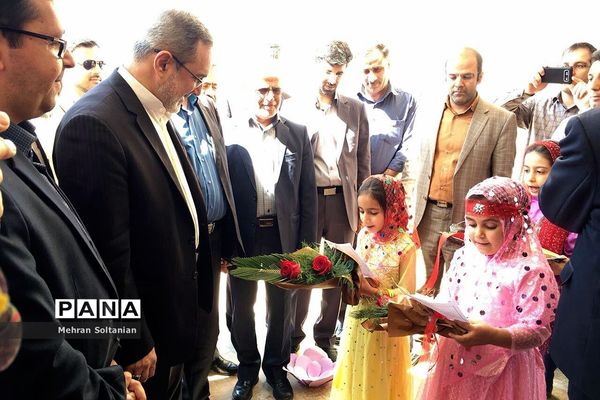 بازدید بطحایی از روند آماده‌سازی دبستان شهید بدیهی ناحیه ۴ اصفهان