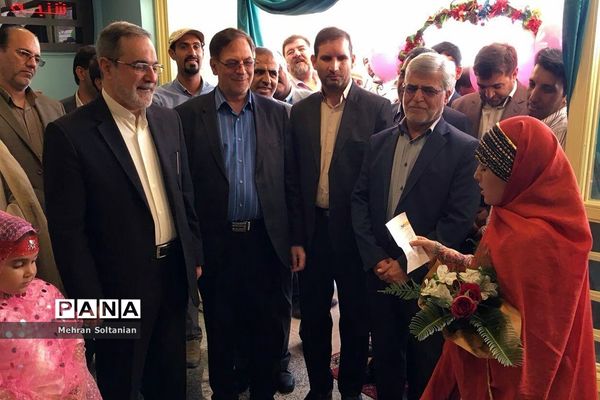بازدید بطحایی از روند آماده‌سازی دبستان شهید بدیهی ناحیه ۴ اصفهان