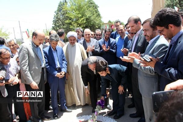 آیین بهره‌برداری مدرسه دکتر عبدالعلی فروز‌مهر و بانو