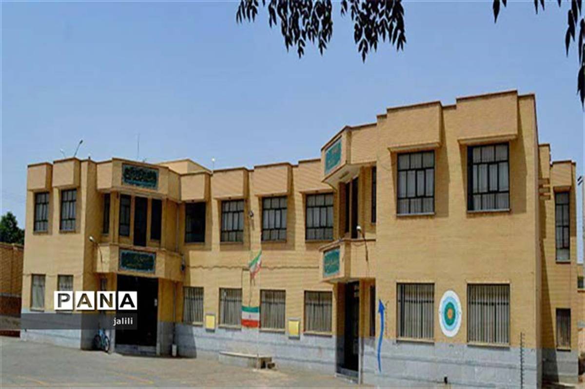 مجتمع شهدای صنایع کرک نوش‌آباد عنوان منتخب  مدارس استان اصفهان را به دست آورد