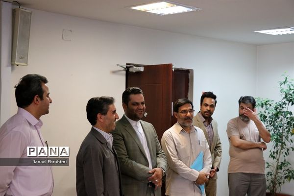بازدید دانش‌آموزان پسر دوره‌های تابستانه سازمان دانش آموزی از موسسه فرهنگی شهر آرا مشهد