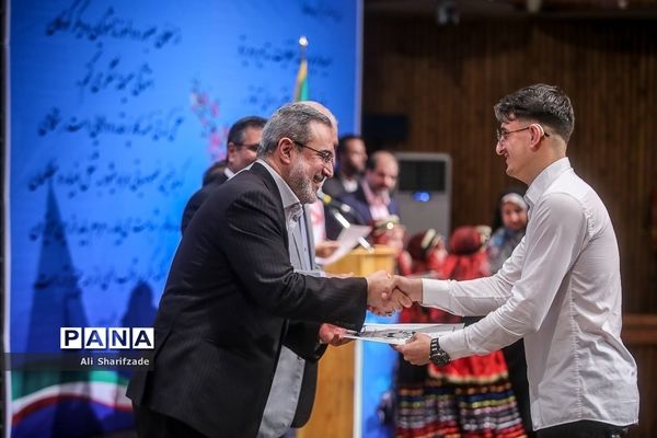 دیدار وزیر آموزش و پرورش با دانش آموزان و معلمان مدارس آسیب دیده شنوایی شهر تهران