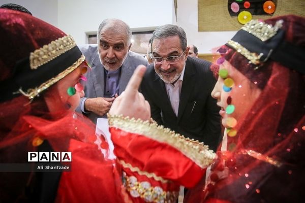 دیدار وزیر آموزش و پرورش با دانش آموزان و معلمان مدارس آسیب دیده شنوایی شهر تهران