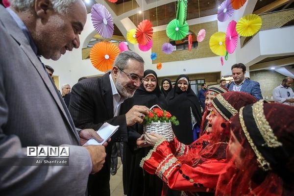 دیدار وزیر آموزش و پرورش با دانش آموزان و معلمان مدارس آسیب دیده شنوایی شهر تهران