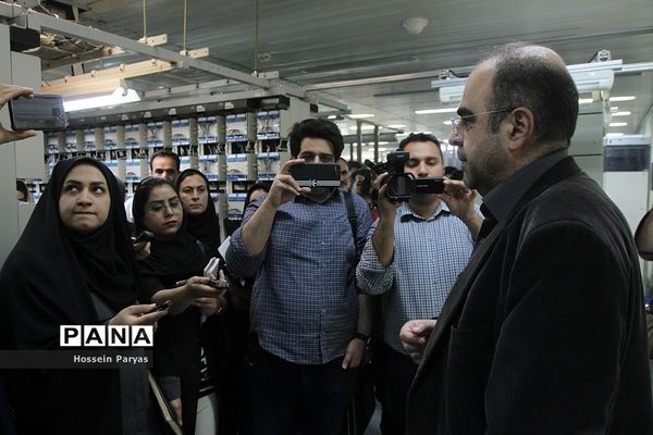 بازدید خبرنگاران از طبقه نهم ساختمان شرکت ارتباطات زیر ساخت در میدان امام خمینی