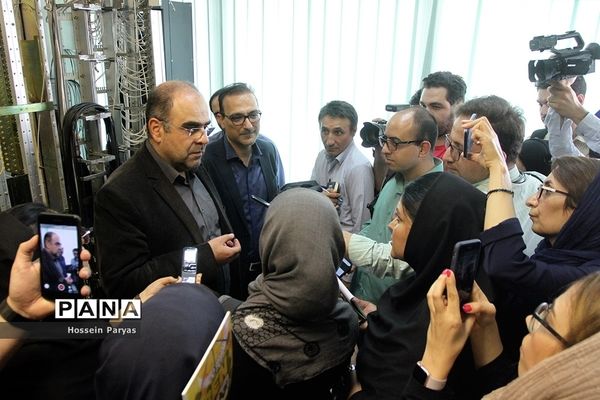 بازدید خبرنگاران از طبقه نهم ساختمان شرکت ارتباطات زیر ساخت در میدان امام خمینی