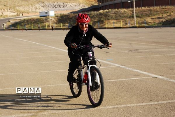 مسابقه دوچرخه‌سواری بانوان در تبریز