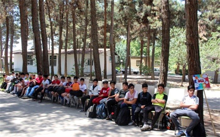 حضور دانش آموزان  شهرستان بهارستان در اردوی تابستانی امید و نشاط