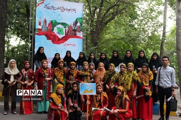 حضور دانش‌آموزان دختر مناطق مرزی کشور در اردوگاه شهید با‌هنر تهران