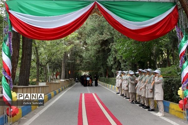 حضور دانش‌آموزان دختر مناطق مرزی کشور در اردوگاه شهید با‌هنر تهران