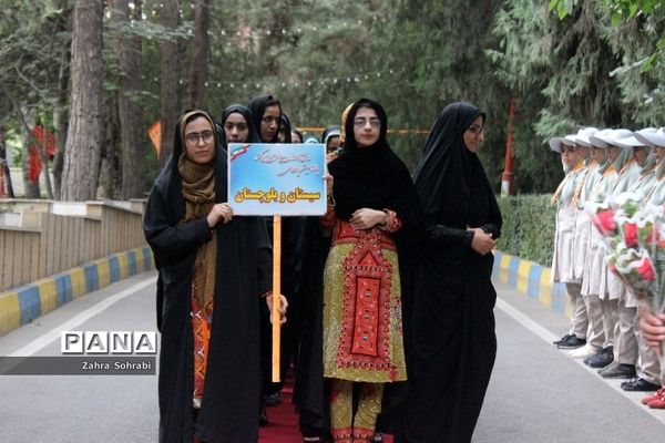 حضور دانش‌آموزان دختر مناطق مرزی کشور در اردوگاه شهید با‌هنر تهران