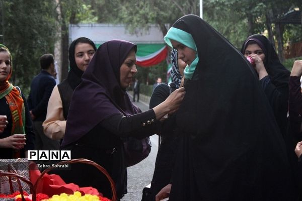 حضور دانش‌آموزان دختر مناطق مرزی کشور در اردوگاه شهید با‌هنر تهران