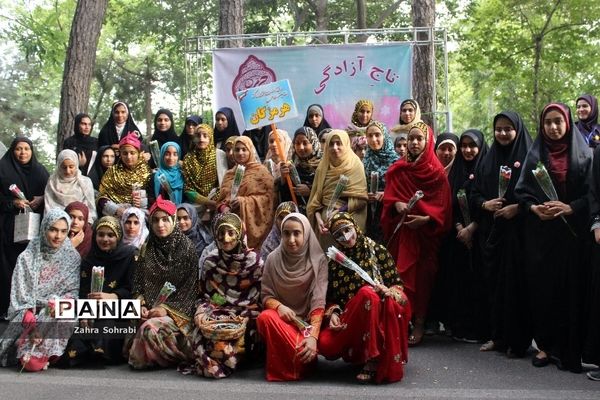 حضور دانش‌آموزان دختر مناطق مرزی کشور در اردوگاه شهید با‌هنر تهران