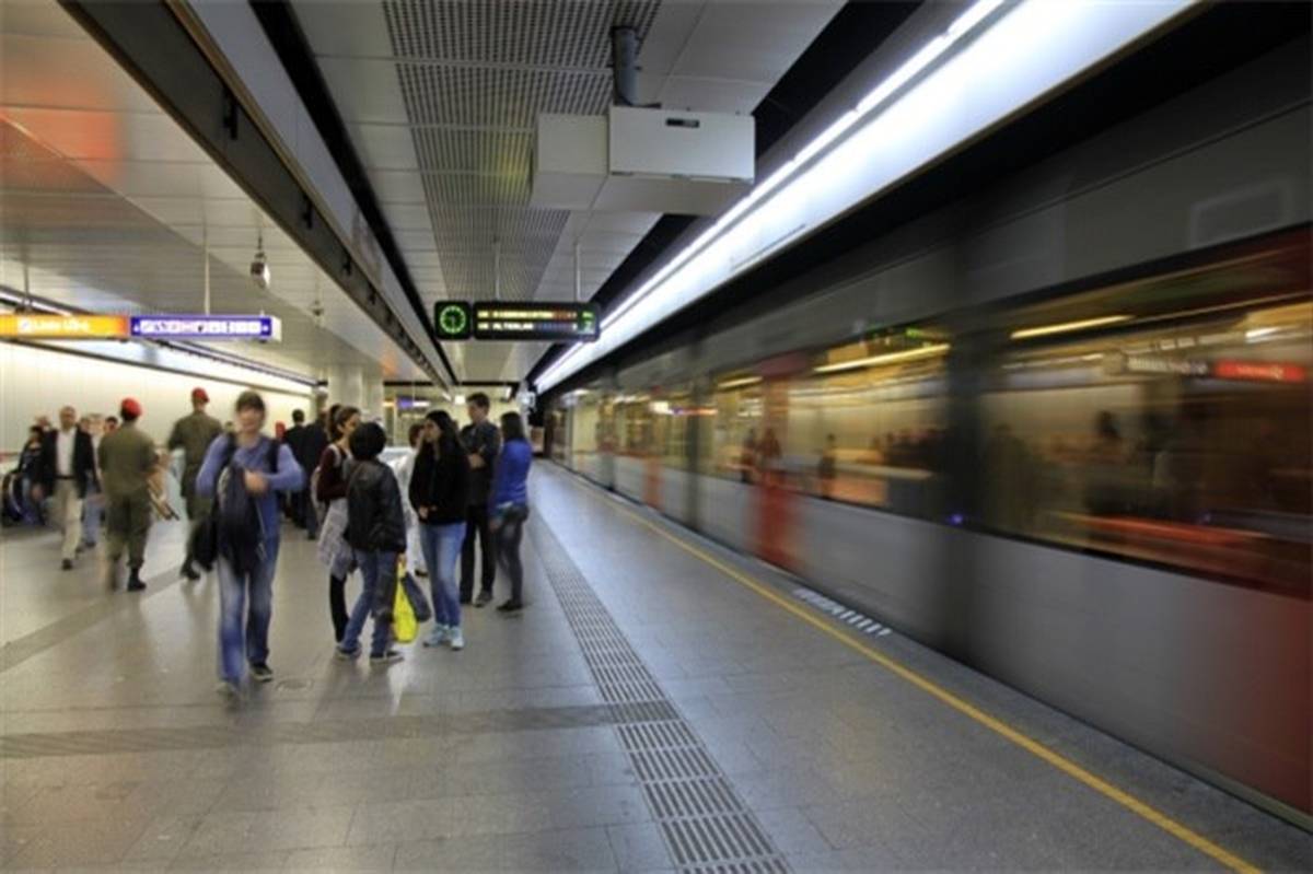 توزیع دئودورانت رایگان در متروی وین