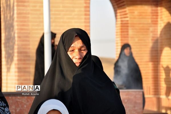 غبار روبی مزار شهید محمد کیانی در روستای منصورآبادشهرستان درمیان توسط خدام رضوی