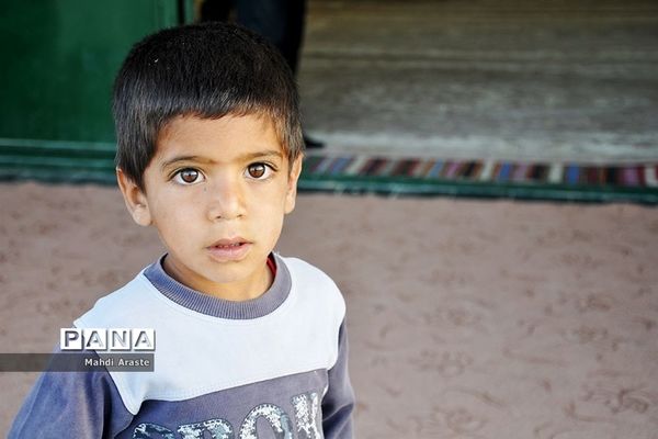 غبار روبی مزار شهید محمد کیانی در روستای منصورآبادشهرستان درمیان توسط خدام رضوی