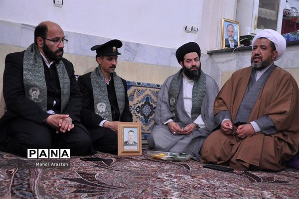 دیدار خدام حرم رضوی با خانواده  شهید ابراهیم صادقی درنهبندان