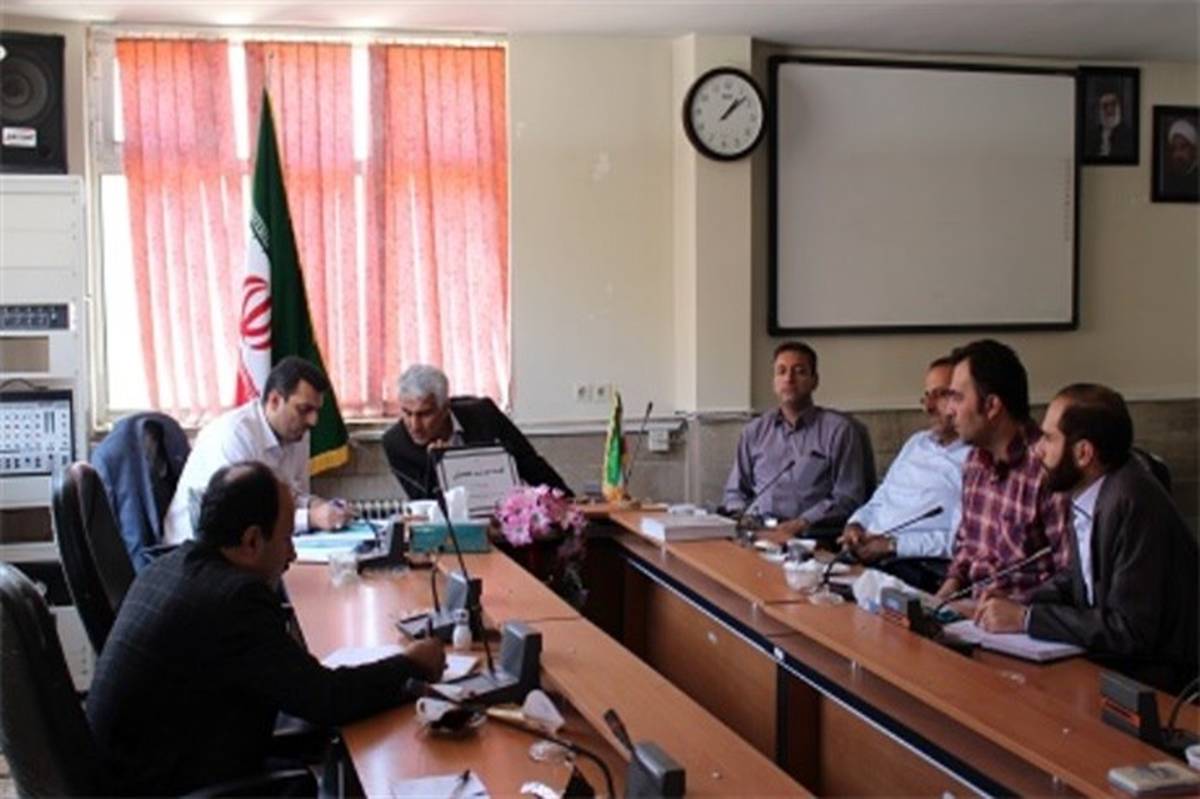 جلسه کمیته هدایت تحصیلی دانش آموزان پایه نهم شهرستان فیروزکوه برگزار شد