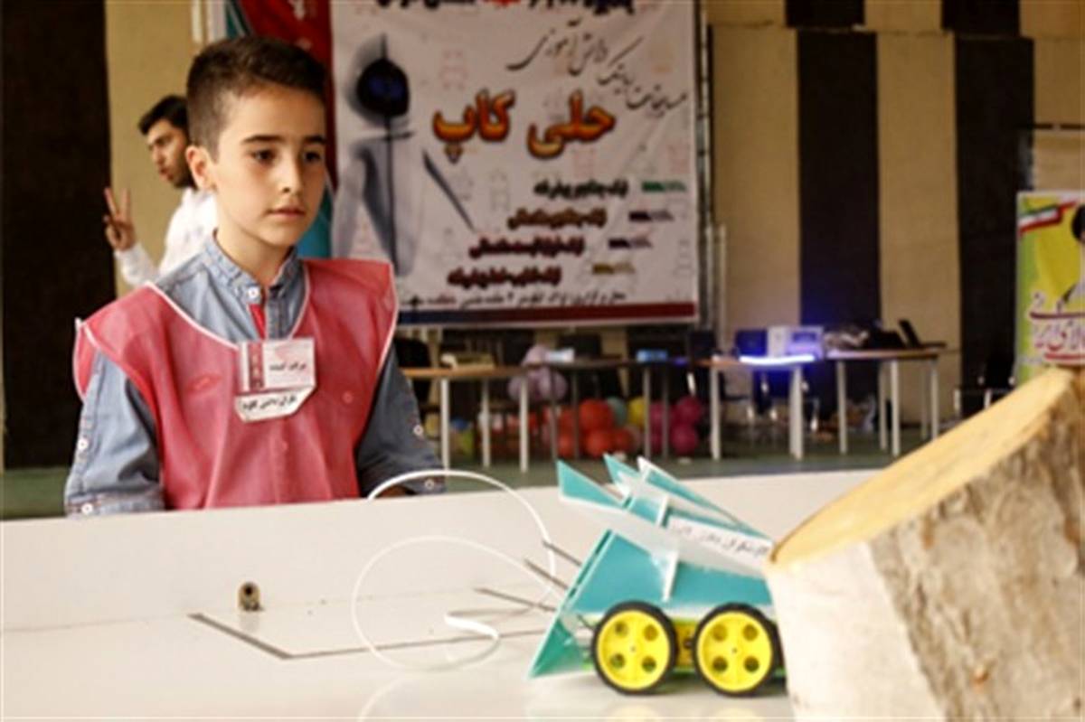 سومین دوره مسابقات رباتیک دانش‌آموزی حلی‌کاپ استان مرکزی پایان یافت