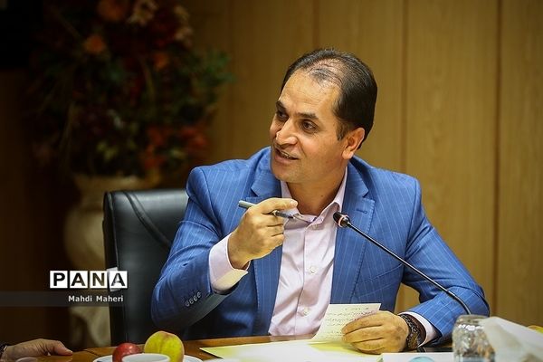 نشست صمیمانه وزیر آموزش و پرورش با نمایندگان فراکسیون اهل سنت مجلس شورای اسلامی