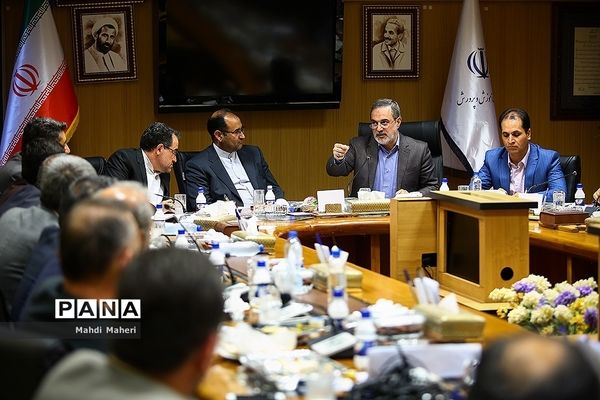 نشست صمیمانه وزیر آموزش و پرورش با نمایندگان فراکسیون اهل سنت مجلس شورای اسلامی