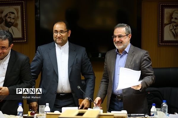 نشست صمیمانه وزیر آموزش و پرورش با نمایندگان فراکسیون اهل سنت مجلس شورای اسلامی