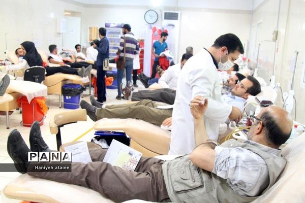 اهدای خون خبرنگاران قمی در روز اهدای خون و در آستانه روز خبرنگار