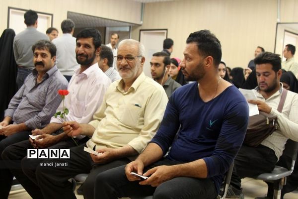 اهدای خون خبرنگاران قمی در روز اهدای خون و در آستانه روز خبرنگار