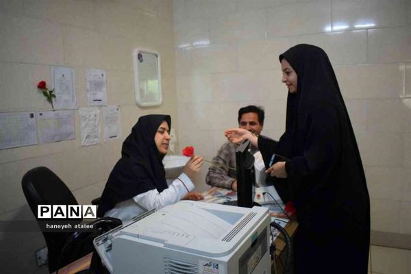 اهدای خون خبرنگاران قمی در روز اهدای خون و در آستانه روز خبرنگار