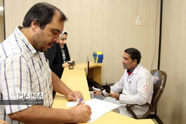 اهدای خون خبرنگاران قمی در روز اهدای خون و در آستانه روز خبرنگار