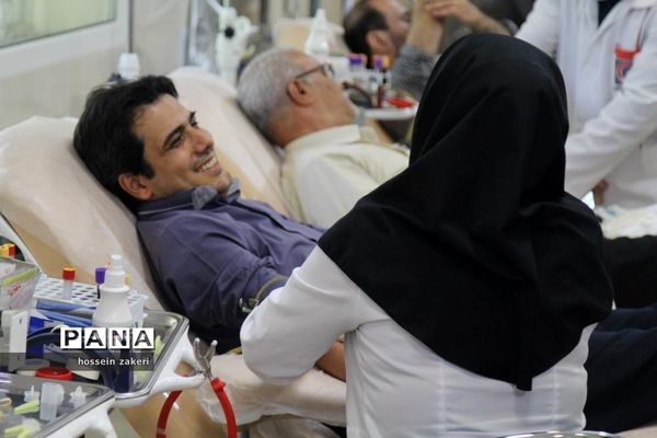 اهدای خون خبرنگاران قمی در روز اهدای خون و در آستانه روز خبرنگار