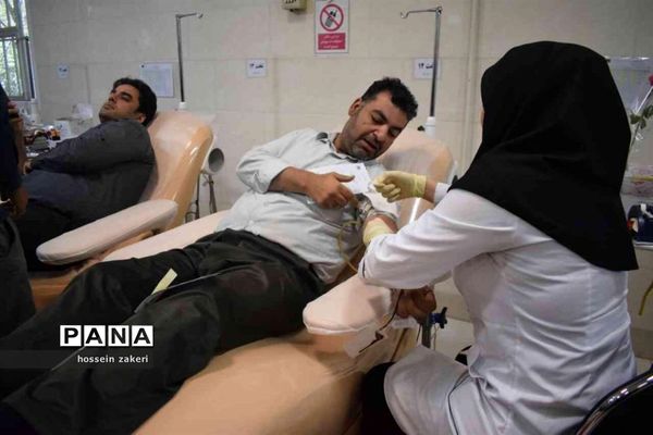 اهدای خون خبرنگاران قمی در روز اهدای خون و در آستانه روز خبرنگار