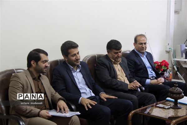 جلسه ابلاغ اعتبار نامه به نمایندگان منتخب شورای دانش آموزی استان همدان