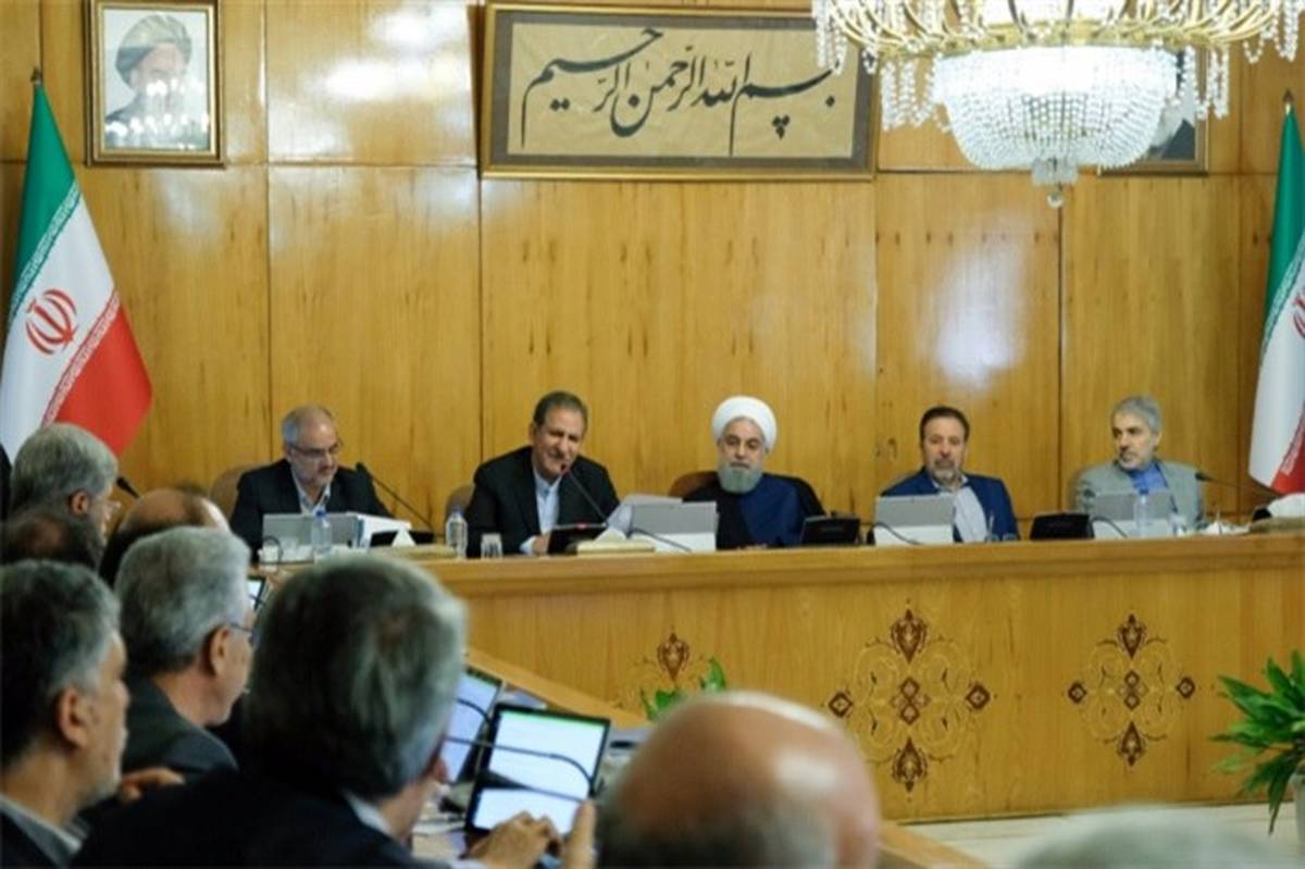 روحانی از سیف قدردانی کرد؛ رأی اعتماد هیأت دولت به رئیس جدید بانک مرکزی